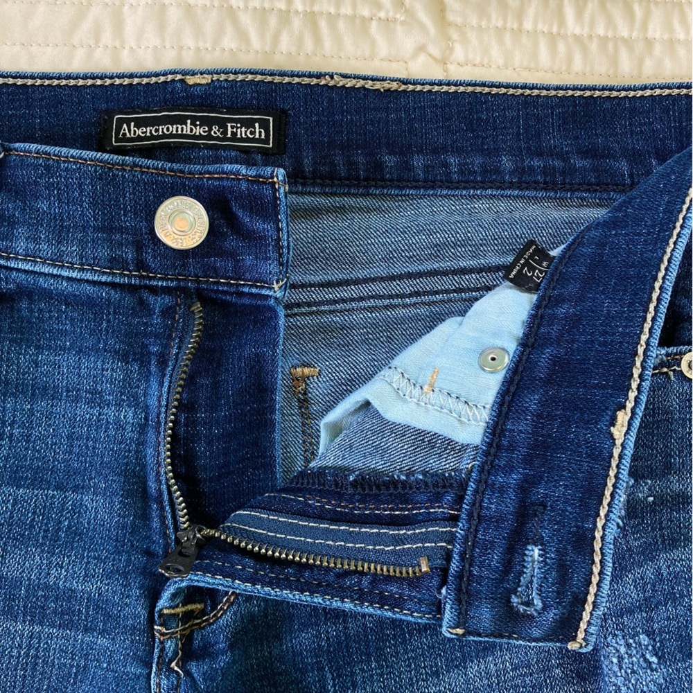 Abercrombie & Fitch Distressed Denim Short Shorts Five Pocket (Size 27) - Picture 3 of 10